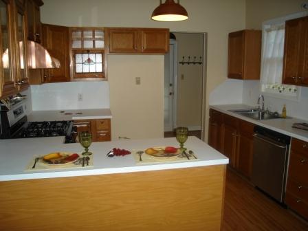 Kitchen: Pre-remodel